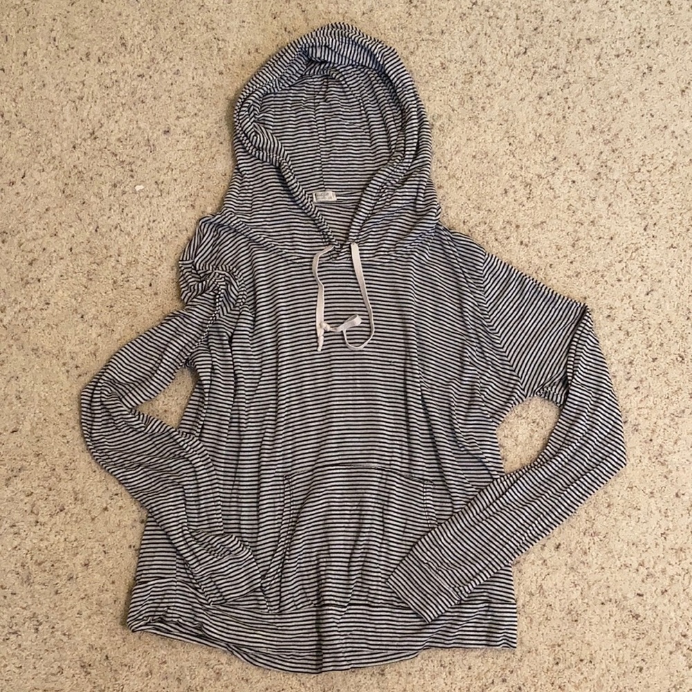 Brandy Melville Long sleeve pullover